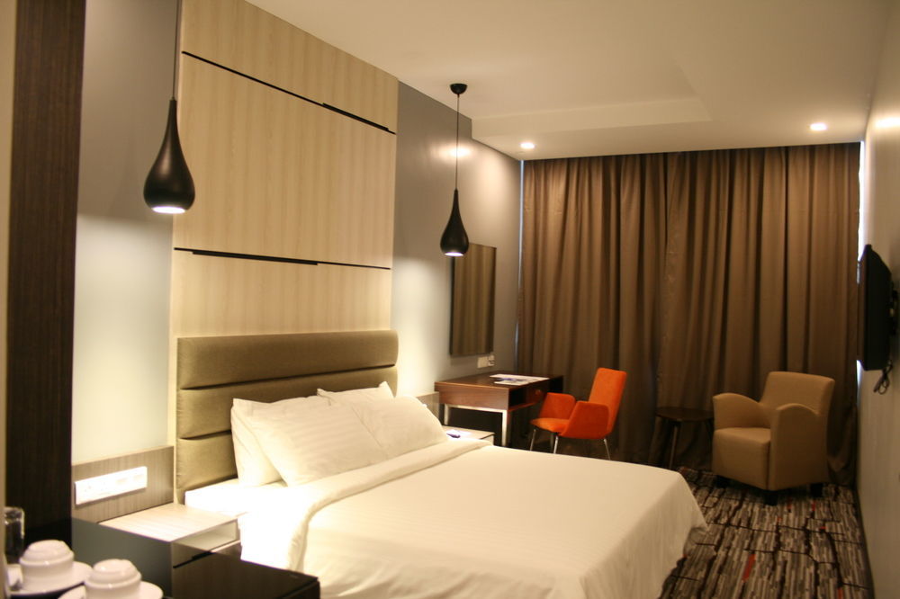 Promenade Hotel Bintulu Exterior foto